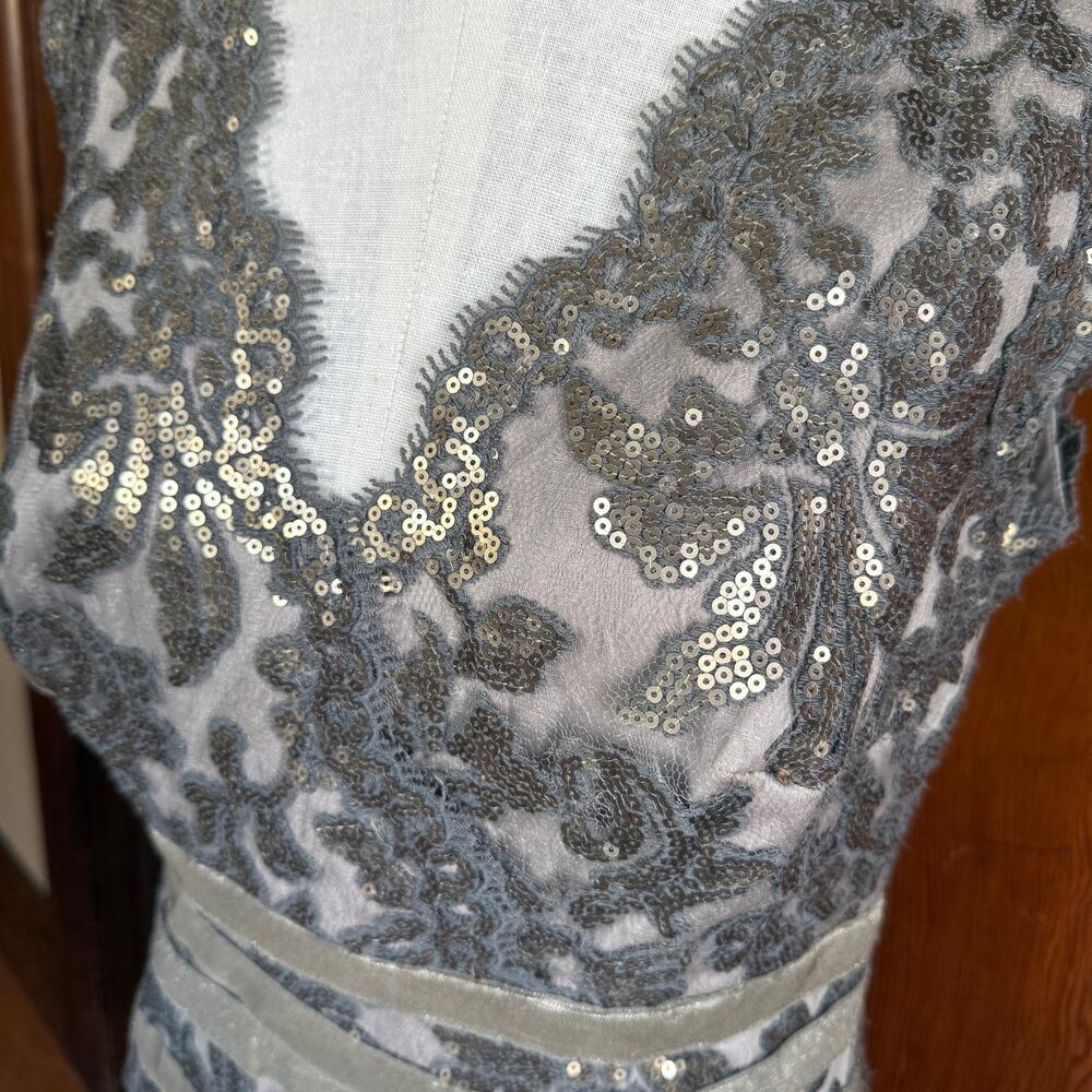 Tadashi Shoji 10 Steel Silver Sequin Lace Sheath Cocktail Dress V-Neck